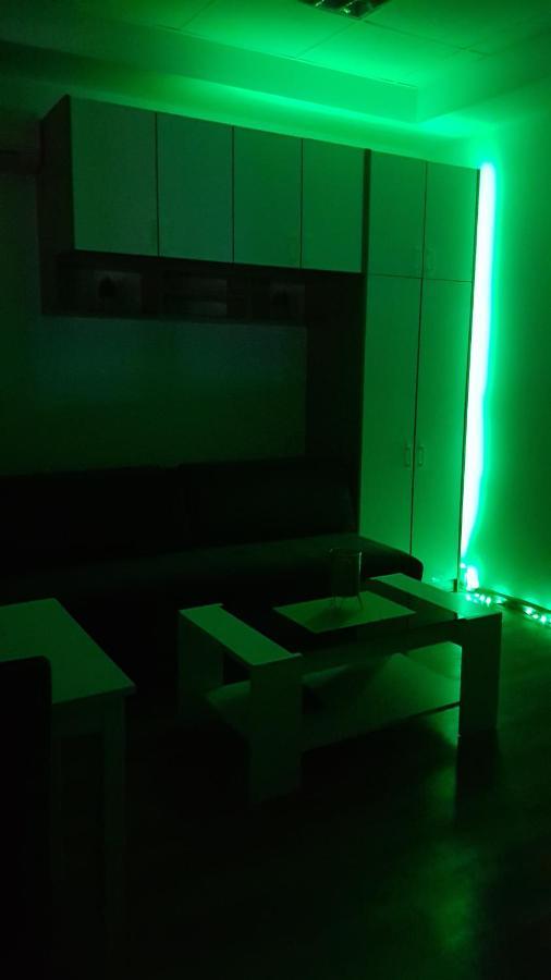 נובי סאד Central Apartment With 24-7 Building Security מראה חיצוני תמונה