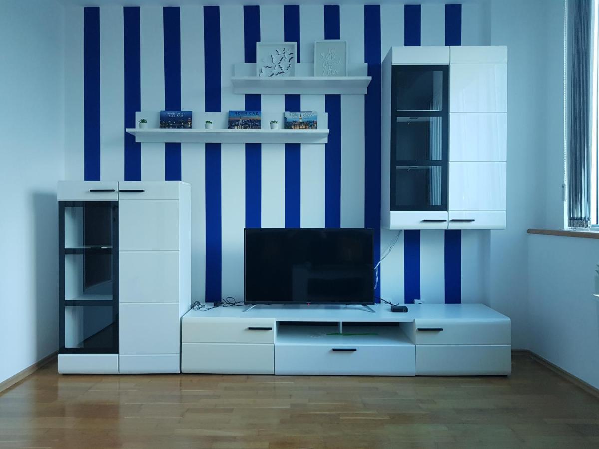 נובי סאד Central Apartment With 24-7 Building Security מראה חיצוני תמונה
